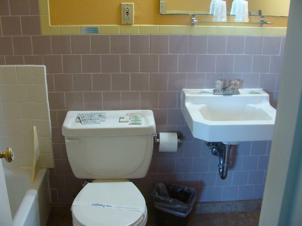 Money Saver Motel 2*